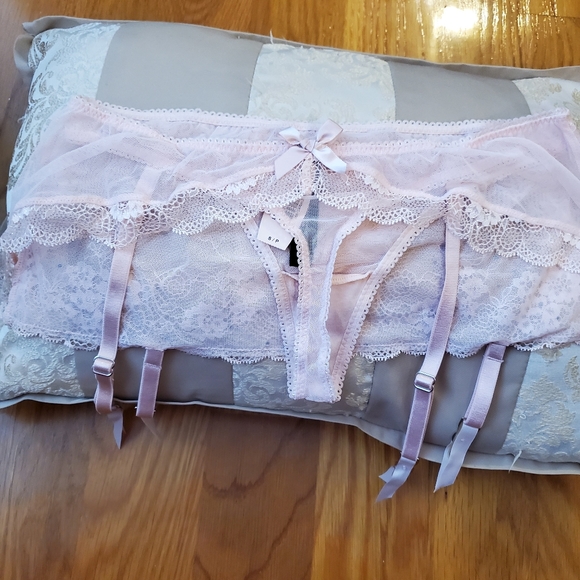 Victoria Secrets - Picture 2 of 3